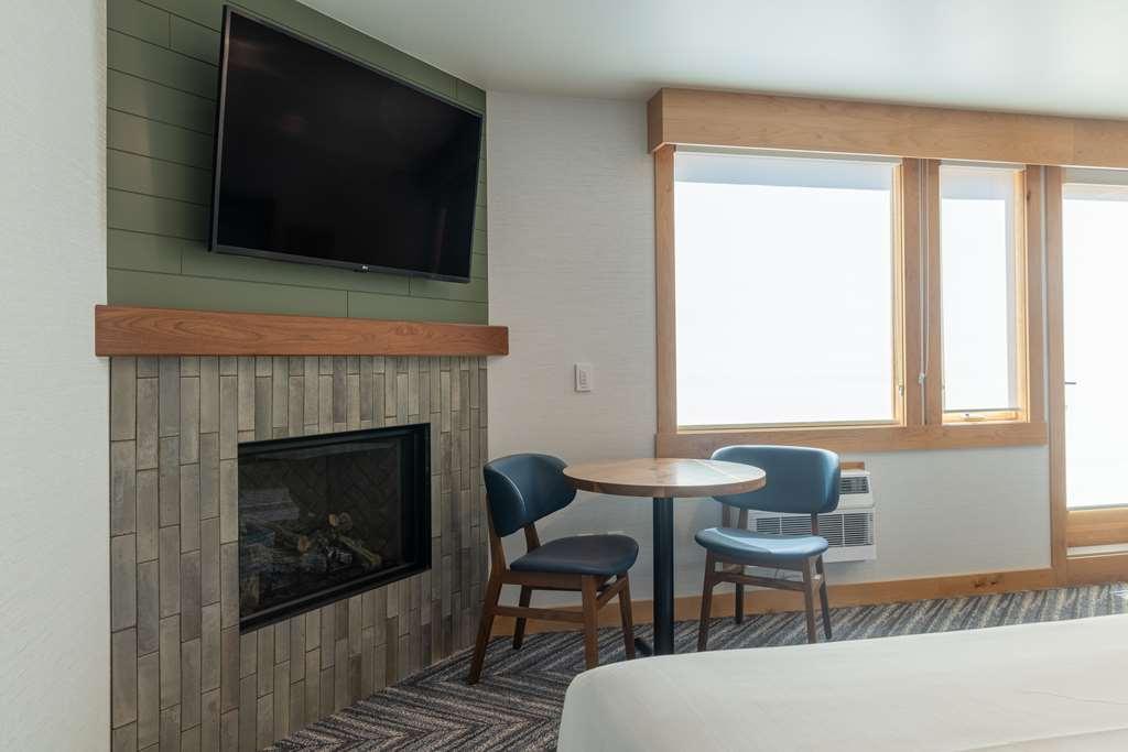 Hotel Canoe And Suites Banff Room photo