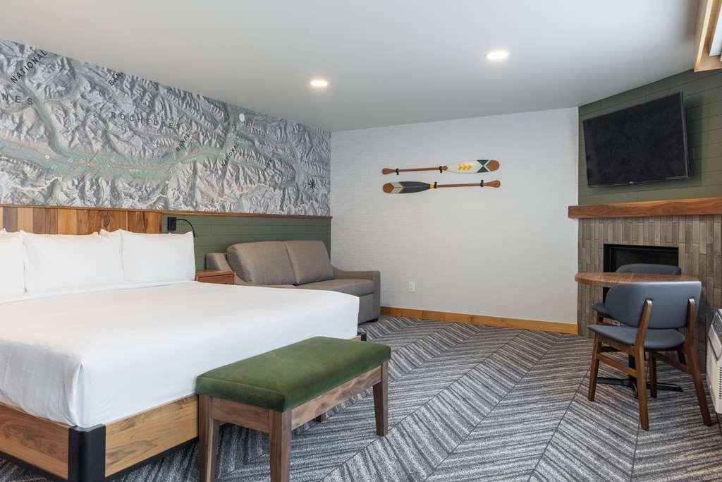 Hotel Canoe And Suites Banff Room photo